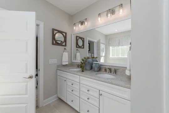 Four Seasons at Carolina Oaks Palmera II Owner s Spa Bath