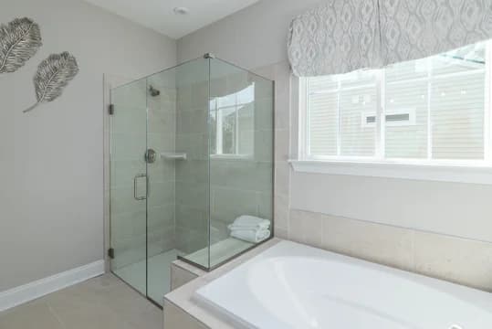 Four Seasons at Carolina Oaks Palmera II Owner s Spa Bath