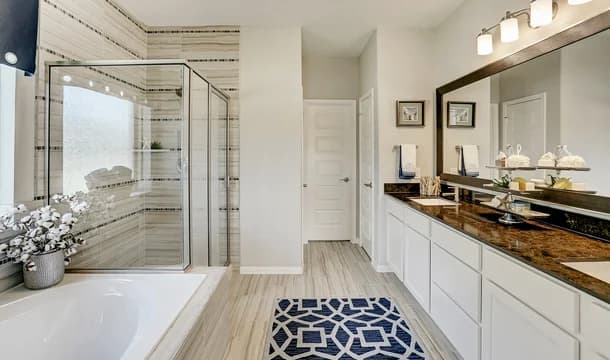 River s Edge Leo Owner's Bath