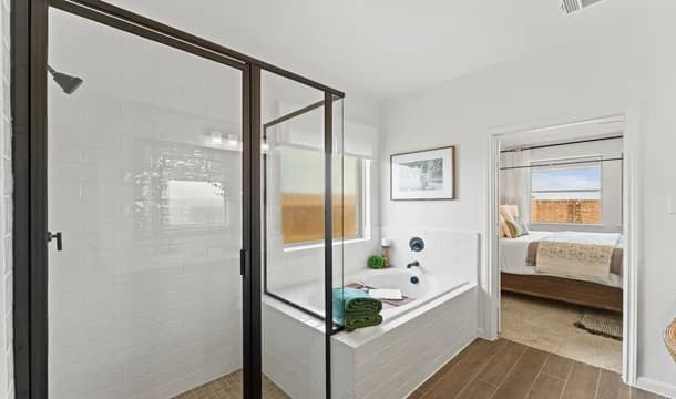 124545 Oakwood Estates Elmore Owners Bath