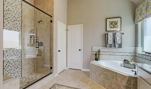 Katy Pointe Blakemore II Owner s Bath
