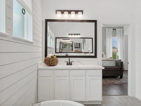 Tejas Landing Margaret Primary Bath