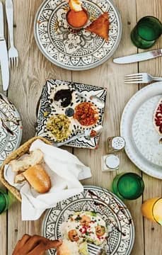 Overhead Hispanic Food USP 436x685px