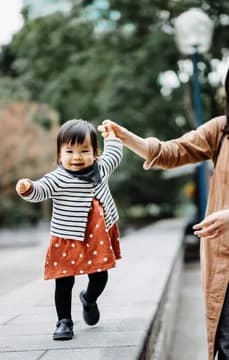 105112 USP Crop around town