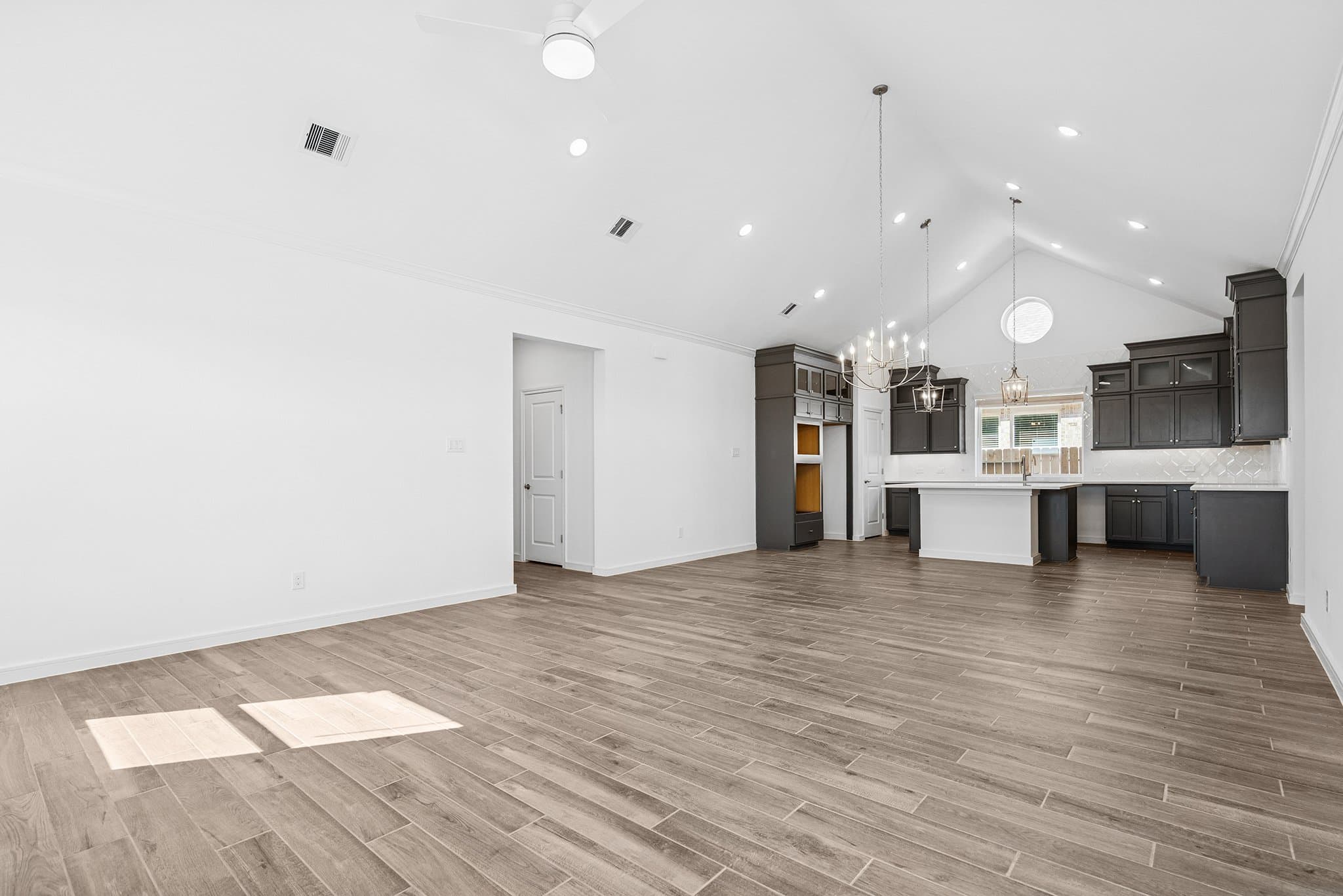 Dining Area & Kitchen