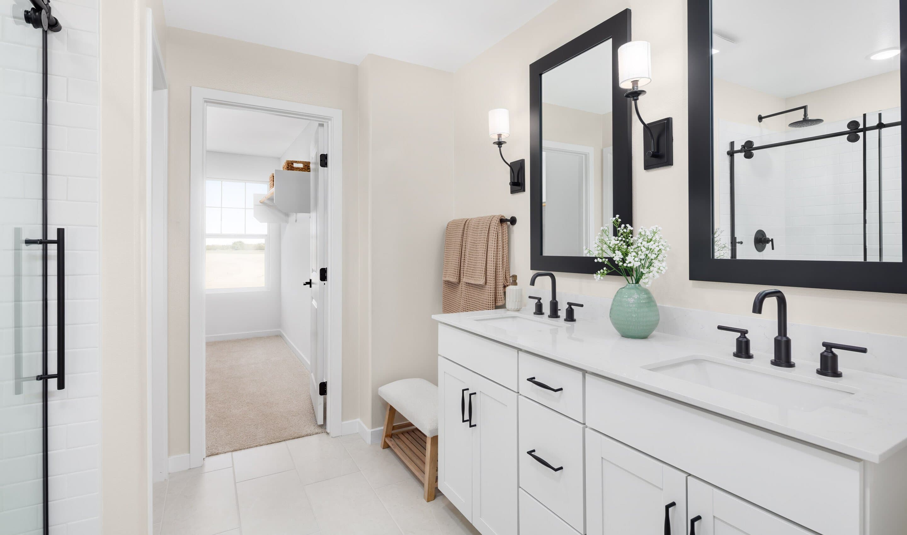 Primary bath with dual sinks